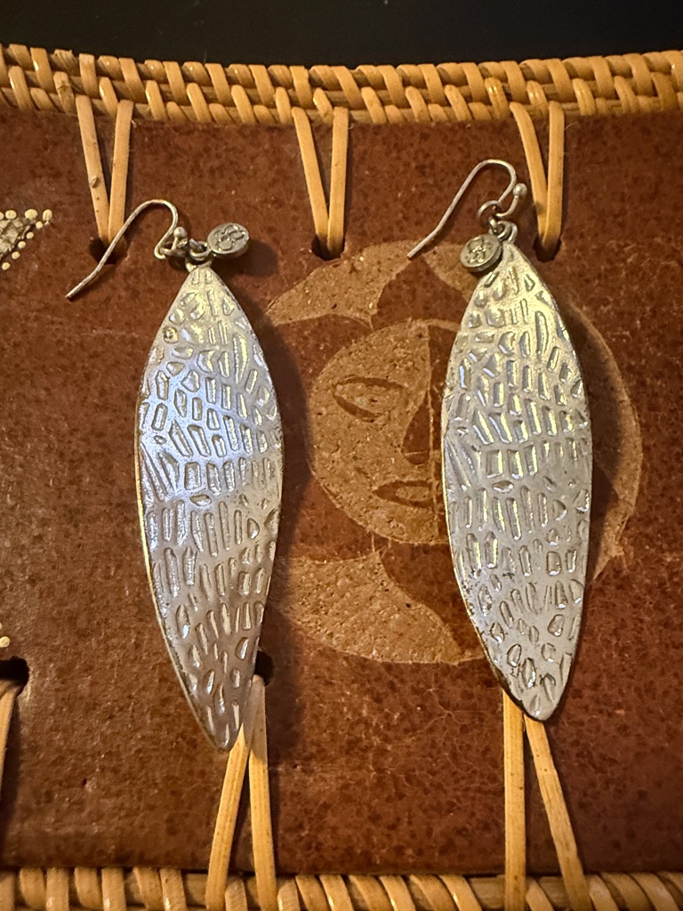 Jessica Simpson Silver Textured Leaf Drop Earrings 30$